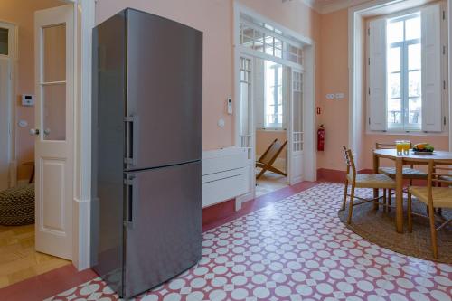 Pombaline Building W/Pool by LovelyStay