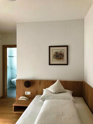 1 twin bed
