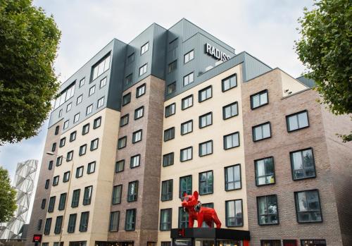 Radisson Red London Greenwich The O2 - image 4