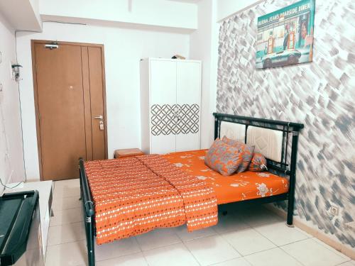 Orange room