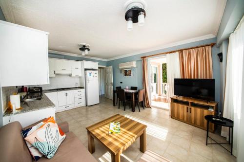 Cozy House with Impressive View and Shared Pool in Yalikavak, Bodrum
