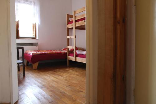 2 twin beds, 1 bunk bed