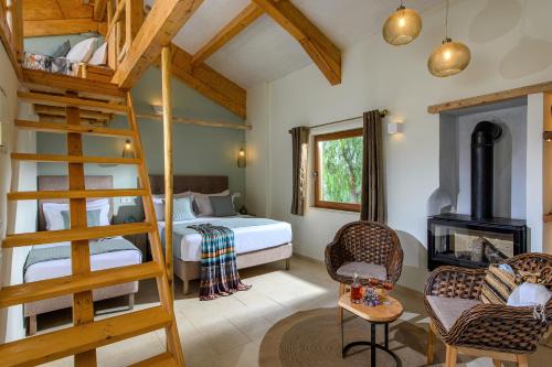 1 queen bed, 2 twin beds