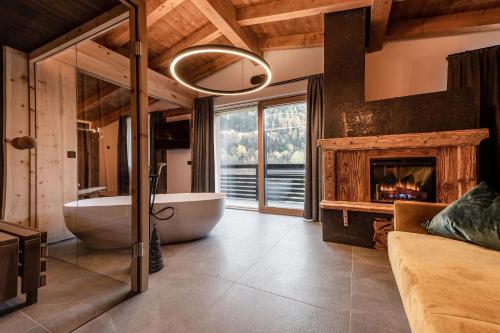 Nidaris - Luxury Private Spa Suites 3