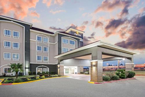 La Quinta Inn and Suites by Wyndham Paris