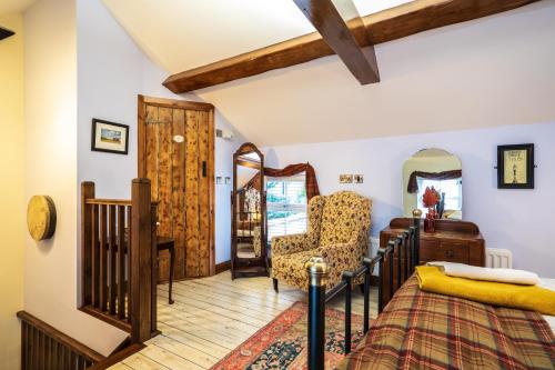 Sorley Boys Snug - image 9