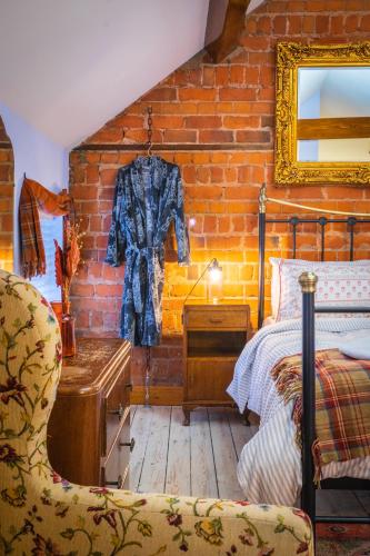 Sorley Boys Snug - image 4