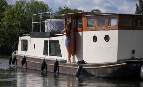Riverscapes heated barge GO DUTCH