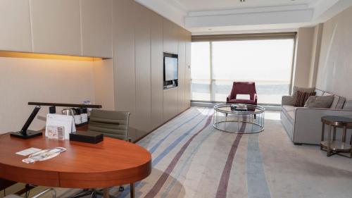 328348524 Crowne Plaza Wuxi Taihu by IHG