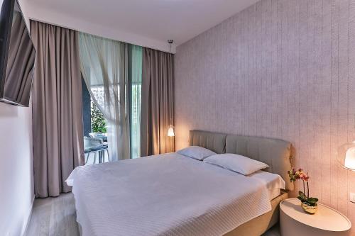 Deluxe Apartment image 2
