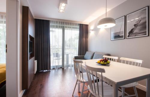 One-Bedroom Apartment with Sofa Bed image 2
