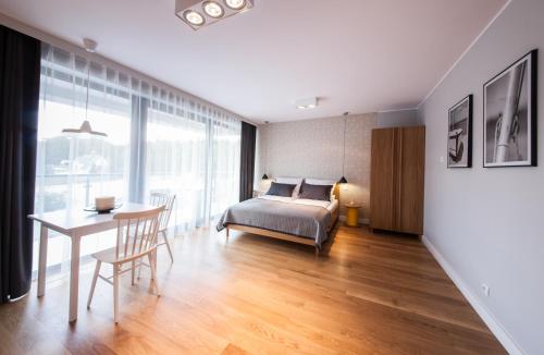 Double Room with Balcony image 10