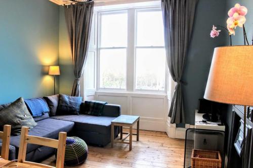 Bright Modern Arthurs Seat 2 Bedroom Apartment in Duddingston
