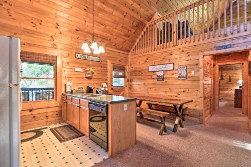 Sevierville Cabin with Lake Access and Private Hot Tub in Sevierville, USA