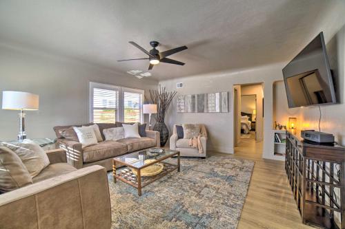 . Game Room & Putting Green: Reno Home!