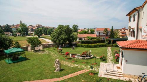 景觀, Villa Linet with garden in 馮塔納