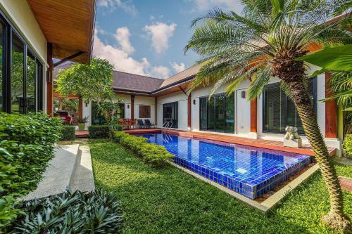VILLA SAVU| 3 Bedroom Private Pool Villa in popular location near Naiharn Beach