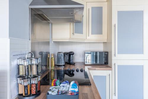 Riverside Balcony Apartment With Parking Just Minutes To Saltaire