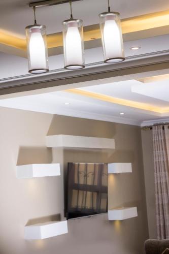 LOVELY 3 BEDROOM APARTMENT,MASTER ENSUITE,10 KM FROM INTERNATIONAL AIRPORT