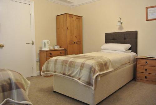 2 twin beds