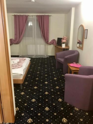 Standard Double Room image 2