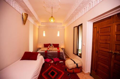 room detail thumbnail 2