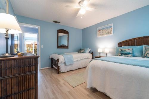 New Nautical Townhouse Paradise walk to Flagler Ave! in New Smyrna Beach, USA