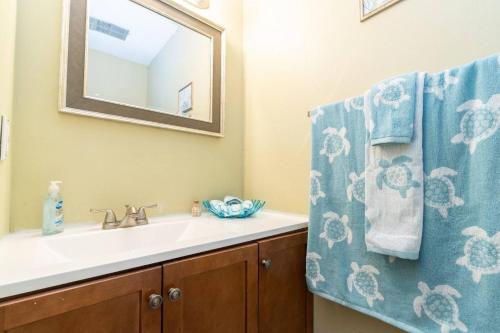 New Nautical Townhouse Paradise walk to Flagler Ave! in New Smyrna Beach, USA