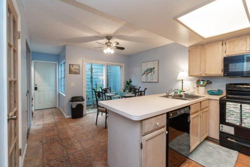 New Nautical Townhouse Paradise walk to Flagler Ave! in New Smyrna Beach, USA