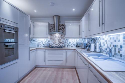 South Beach View - 2 Bedroom Apartment - Tenby