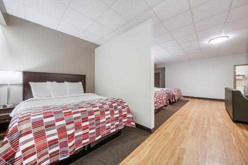 Red Roof Inn & Suites Omaha - Council Bluffs