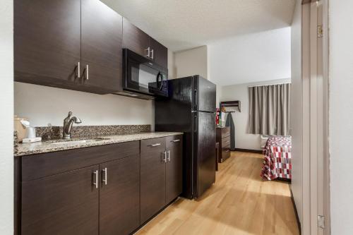 奥马哈红屋顶套房酒店 - 康瑟尔布拉夫斯 奥马哈红屋顶套房酒店 - 康瑟尔布拉夫斯