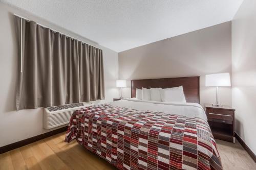 Red Roof Inn & Suites Omaha - Council Bluffs