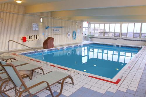 홀리데이 인 익스프레스 피츠버그 웨스트 - 그린트리 바이 IHG - 수영장