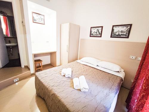 Booking House Rome - main image