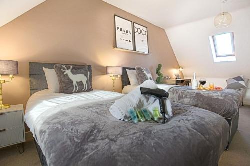 Stylish House with Smart TVs and Netflix, Fast Wifi, Free Parking and Garden by Yoko Property gîte à louer Buckingham