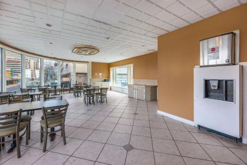 Rodeway Inn Oceanview - image 2