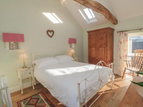 Wood Cottage - image 11