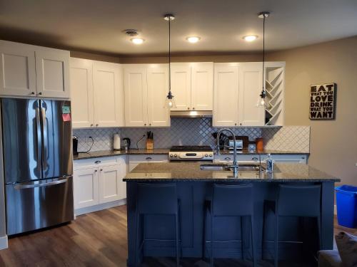 Wine Country Luxury Waterfront Condo in West Kelowna, Canada