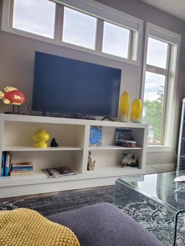 Wine Country Luxury Waterfront Condo in West Kelowna, Canada