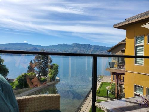 Wine Country Luxury Waterfront Condo in West Kelowna, Canada