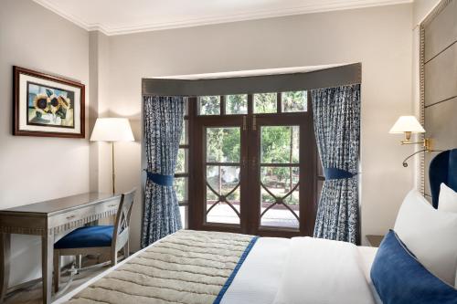 Superior Queen Suite - No View/Non-Smoking image 2