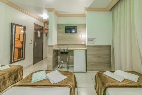 3 twin beds