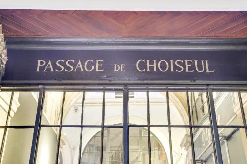 AMAZING HISTORICAL PARISIEN FLAT NEXT TO LOUVRE AREA ! - 3 - 출입구