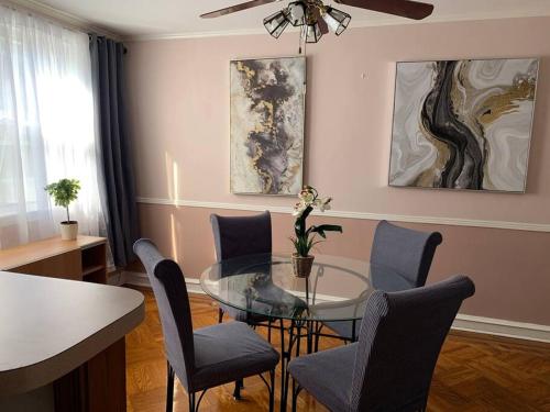 Chic Townhome Near Delicious Philly Food