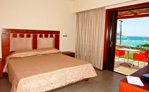 2 twin beds, 1 sofa bed
