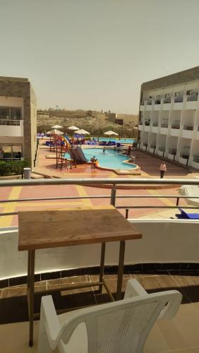 55 négyzetméteres, 1 hálószobás Apartman 1 fürdőszobával Sahl Hasheesh területén (Cecelia Beach Resort Furnished Chalet for Rent) in Hurghada vízparti része