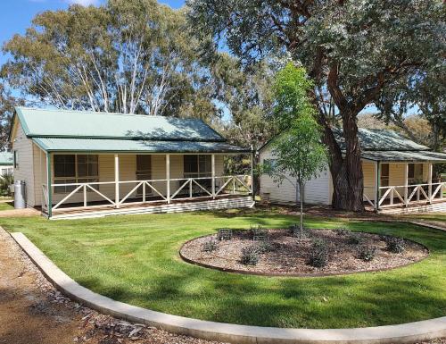 One-Bedroom Self Contained Spa Cottage