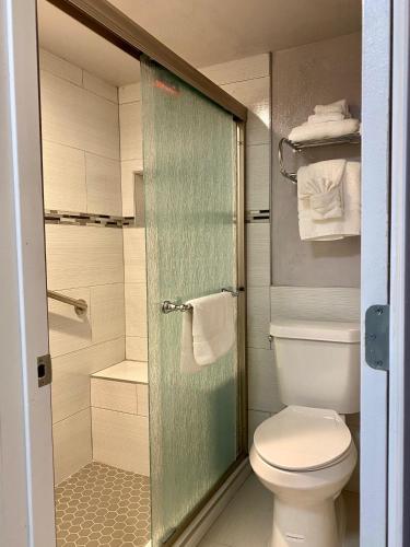 R Nite Star Inn and Suites -Home of the Cowboys & Rangers