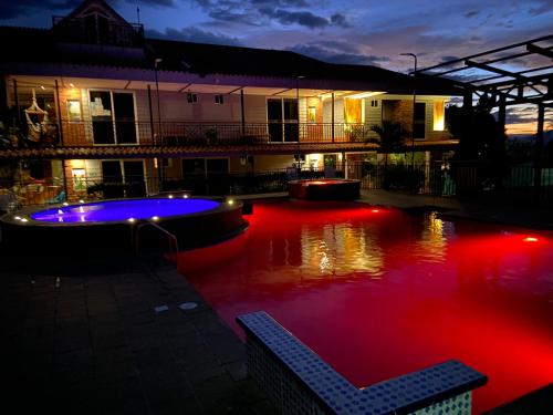 Peldbaseins, HOTEL CAMPESTRE MANOA in Rivera